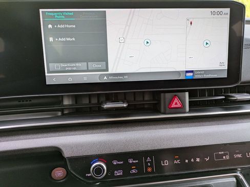 Used 2025 Kia Carnival EX image 17