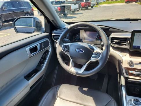 Used 2024 Ford Explorer XLT w/ Equipment Group 202A AWD/4WD image 9