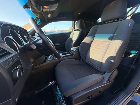 Used 2012 Dodge Challenger SXT image 17