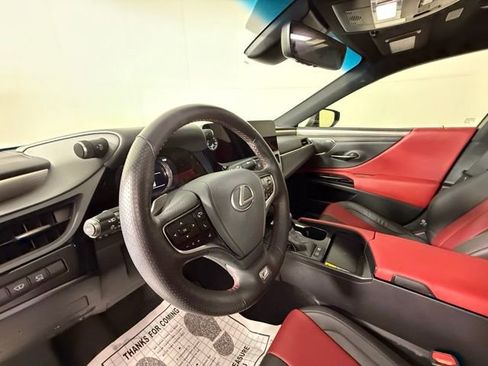 Used 2024 Lexus ES 300h F Sport image 4