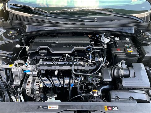 Used 2025 Hyundai Elantra Sport FWD image 31
