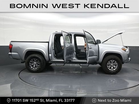 Used 2019 Toyota Tacoma SR5 w/ SR5 Appearance Package (SM) image 30