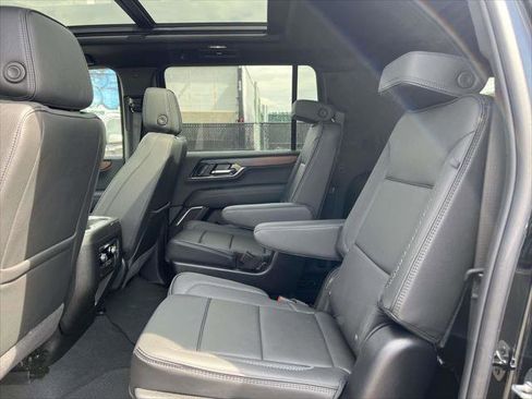 Used 2025 GMC Yukon XL Denali w/ Sun & Power Step Package AWD/4WD image 12
