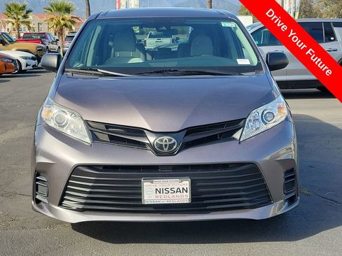Used 2020 Toyota Sienna L w/ Carpet Mat Package FWD image 28