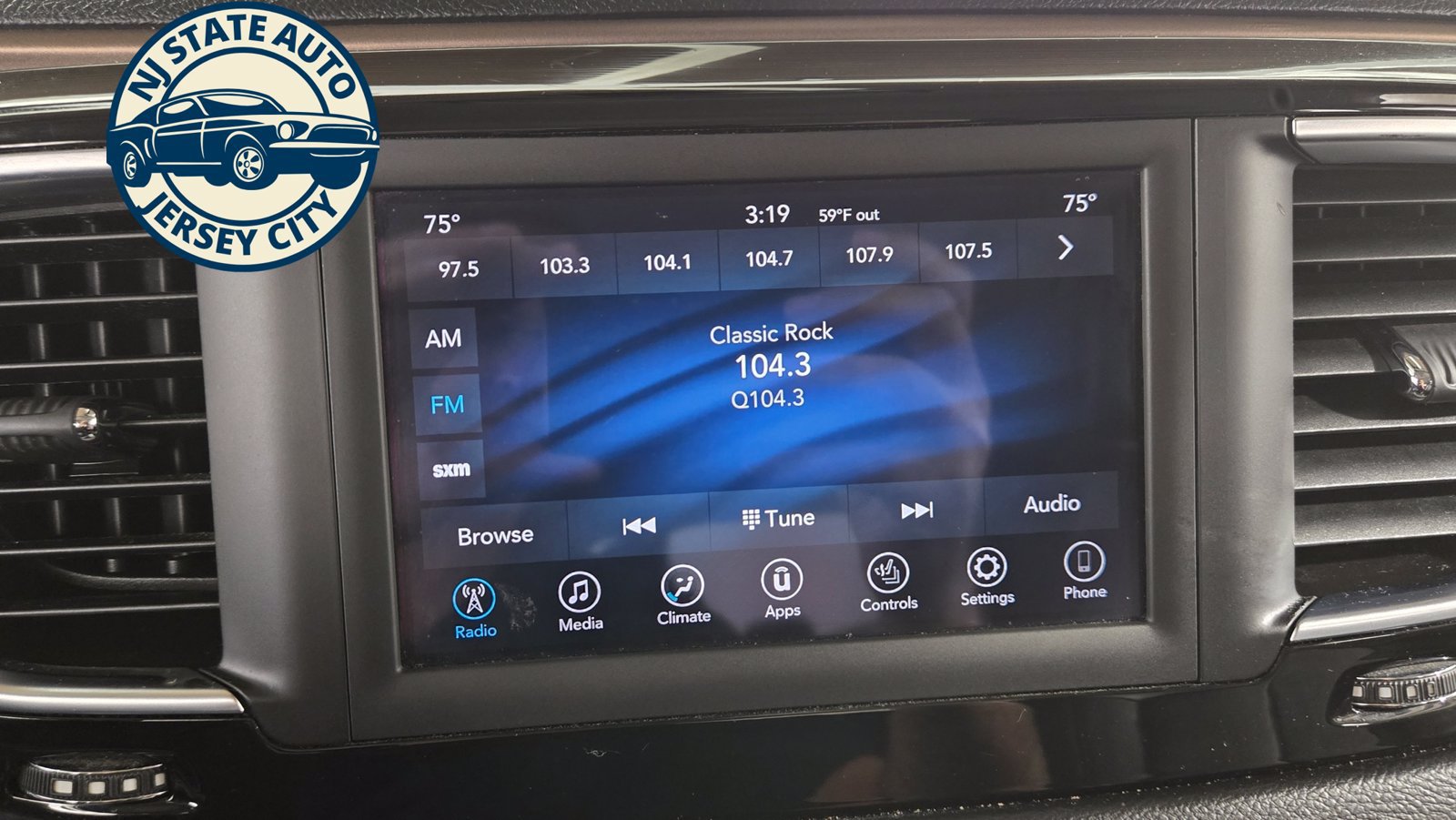 Used 2019 Chrysler Pacifica Touring-L FWD image 14