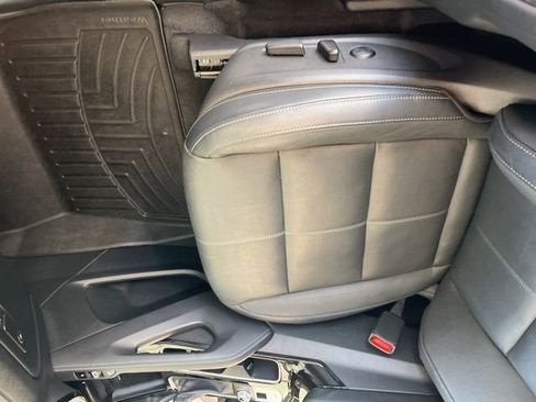 Used 2023 Kia Telluride EX w/ EX Captain's Chair Package image 30