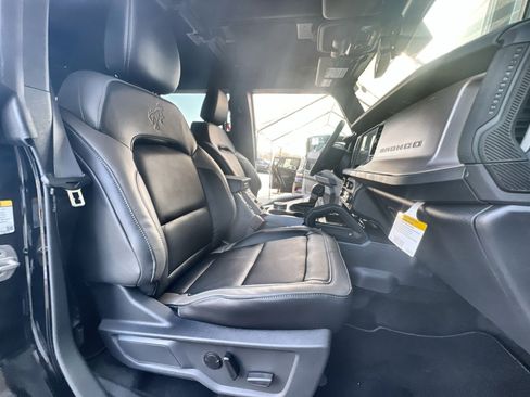 New 2025 Ford Bronco Outer Banks w/ Sasquatch Package image 27