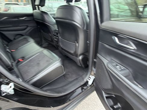 Used 2025 Jeep Grand Cherokee Altitude image 21