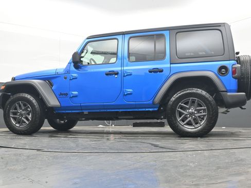 Used 2025 Jeep Wrangler Sport S image 27