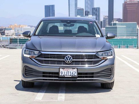 Certified 2023 Volkswagen Jetta SE FWD image 2