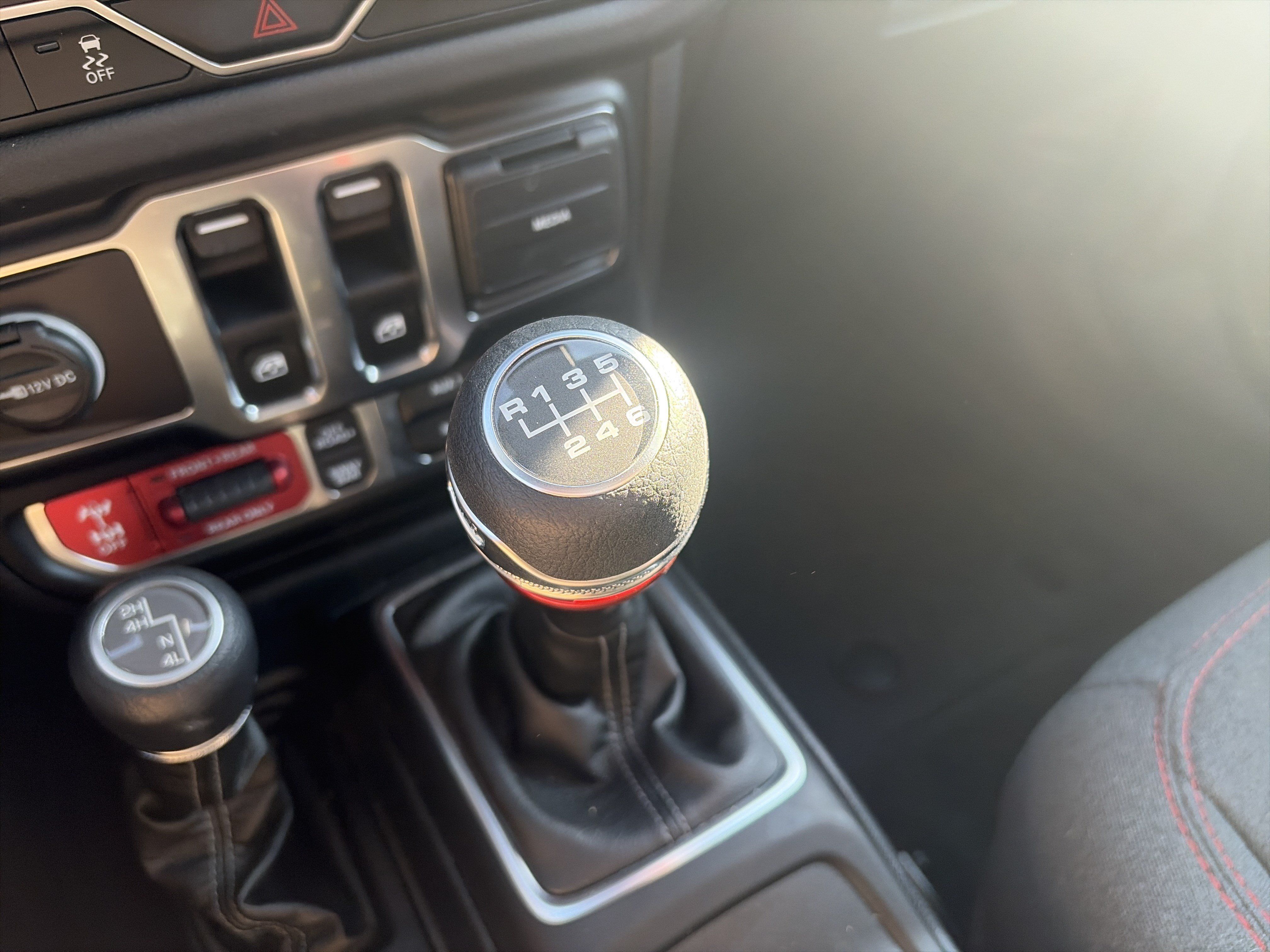 Used 2024 Jeep Wrangler Rubicon AWD/4WD image 14