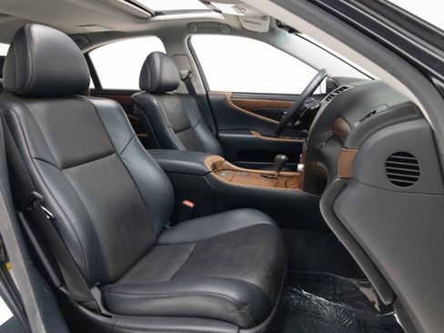 Used 2011 Lexus LS 460 w/ Sport Pkg RWD image 4