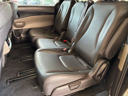 Used 2026 Kia Carnival FWD image 23