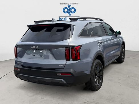 Used 2023 Kia Sorento S w/ Panoramic Sunroof Package AWD/4WD image 5