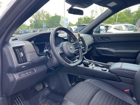 Used 2025 Nissan Pathfinder Rock Creek AWD/4WD image 2