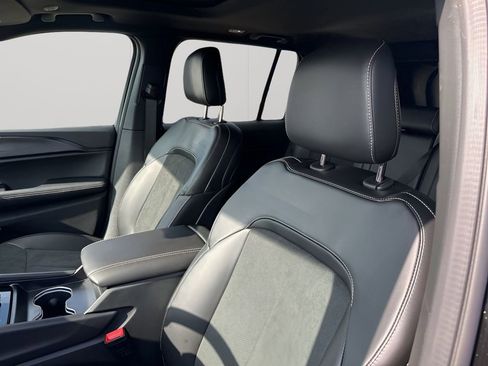 New 2025 Jeep Grand Cherokee Altitude image 27