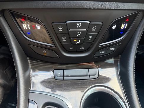 Used 2019 Buick Envision Essence image 18