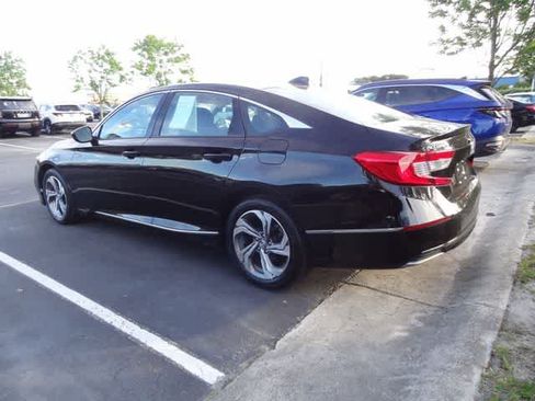 Used 2018 Honda Accord EX image 9