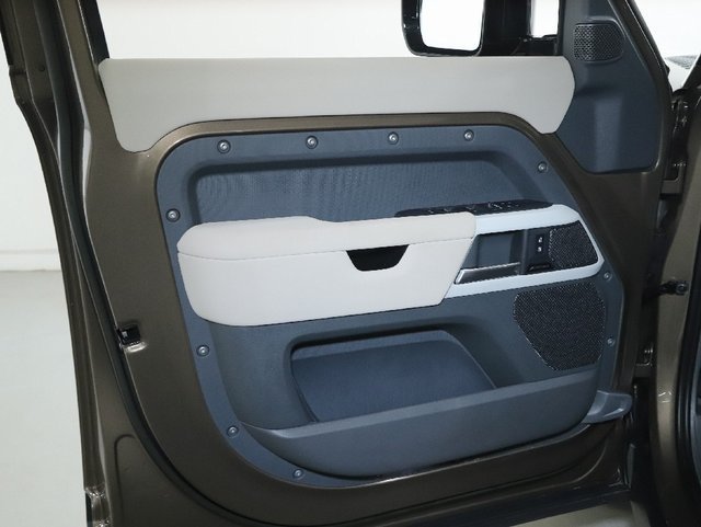 Certified 2023 Land Rover Defender 110 S AWD/4WD image 31