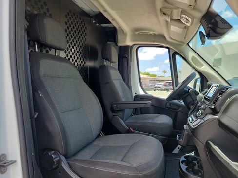 Used 2025 RAM ProMaster 2500 w/ U-Haul Equipment Group FWD image 19