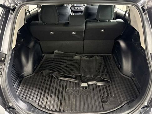 Used 2018 Toyota RAV4 LE image 13