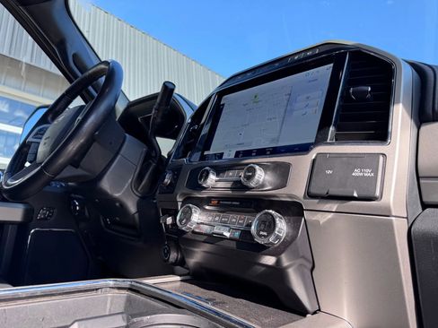 Used 2022 Ford F250 Lariat w/ Black Appearance Package image 17