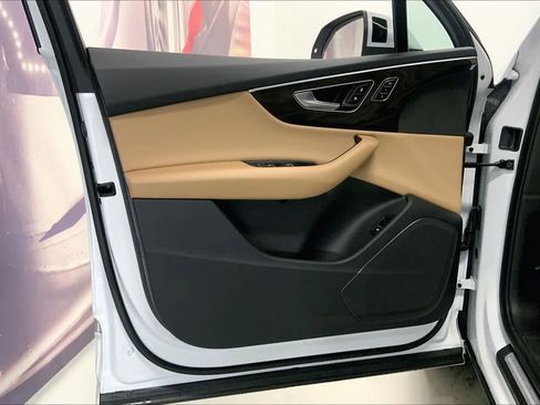 Used 2022 Audi Q7 3.0T Premium w/ Convenience Package image 24