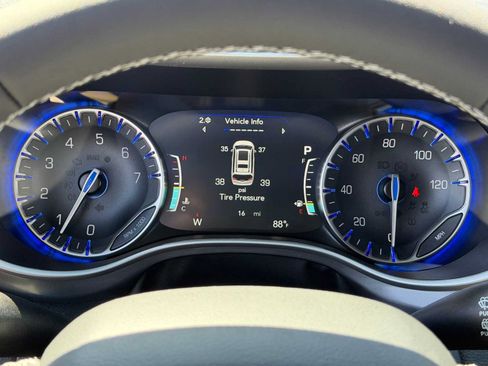 New 2026 Chrysler Pacifica Select AWD/4WD image 17