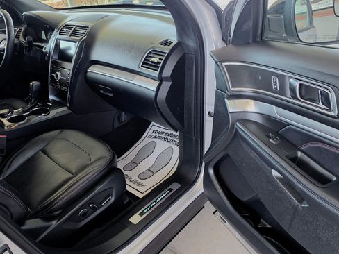 Used 2017 Ford Explorer Sport image 16