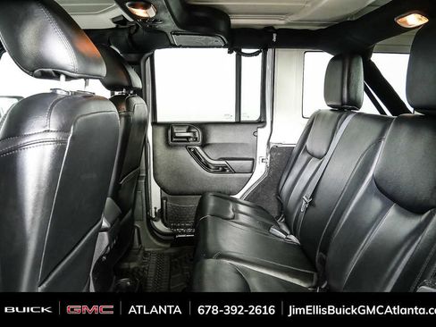 Used 2015 Jeep Wrangler Unlimited Sahara AWD/4WD image 16