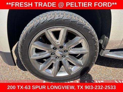 Used 2015 Chevrolet Suburban LTZ RWD image 5