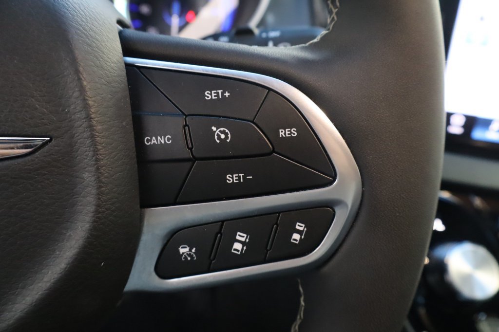 Used 2026 Chrysler Pacifica Select FWD image 24