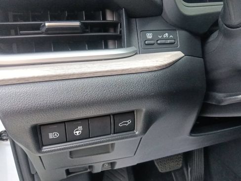 Used 2025 Toyota Grand Highlander AWD image 17