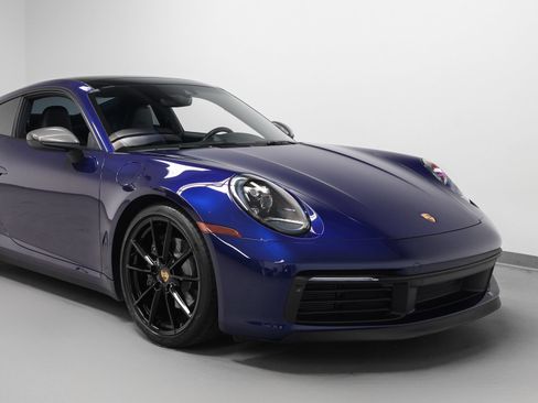 Certified 2024 Porsche 911 Carrera T RWD image 9