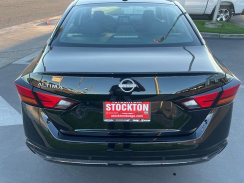 Used 2025 Nissan Altima 2.5 SV FWD image 12