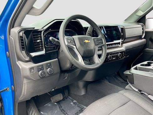 Used 2023 Chevrolet Silverado 1500 LT AWD/4WD image 9