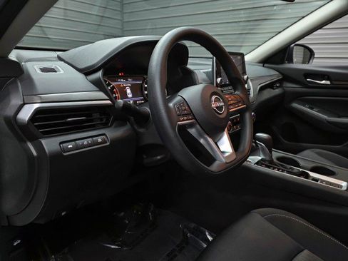 Used 2025 Nissan Altima 2.5 SV AWD/4WD image 10