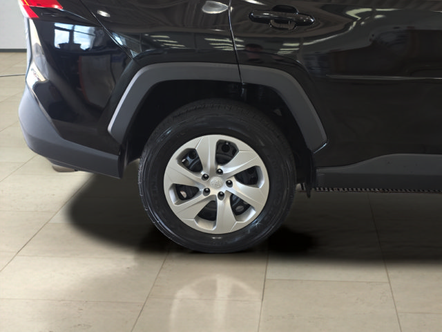 Used 2021 Toyota RAV4 LE AWD/4WD image 30