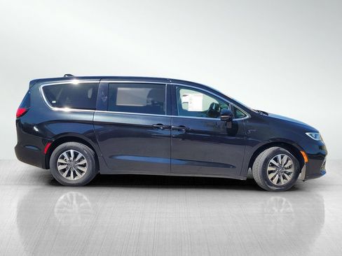Used 2024 Chrysler Pacifica Limited FWD image 3