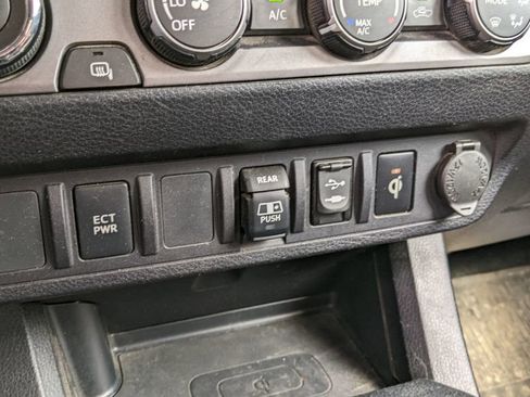 Used 2019 Toyota Tacoma TRD Sport image 19