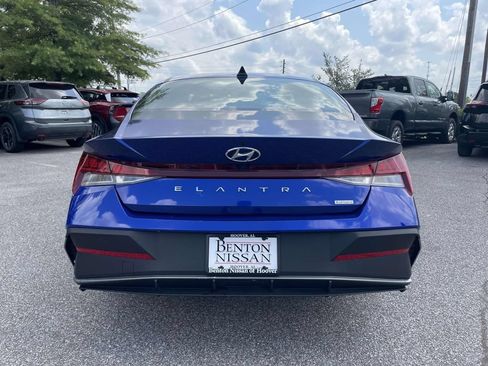 Used 2025 Hyundai Elantra Hybrid FWD image 4