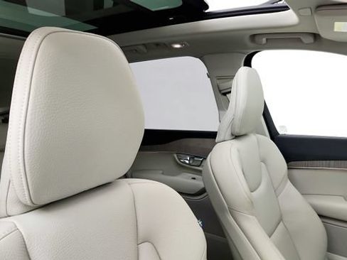 Used 2025 Volvo XC90 B6 Plus w/ Protection Package Premier AWD/4WD image 36