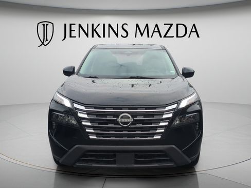 Used 2025 Nissan Rogue SV FWD image 2