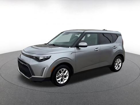 Used 2025 Kia Soul LX w/ LX Technology Package FWD image 16