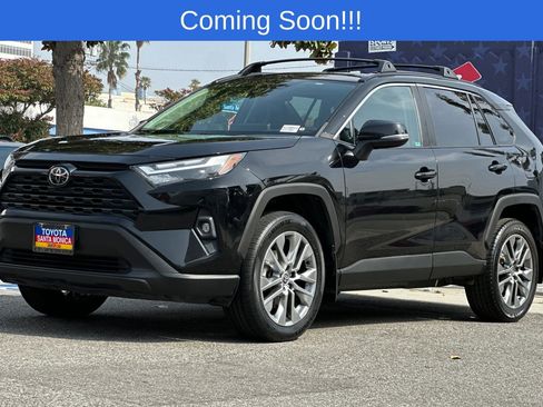 Used 2023 Toyota RAV4 XLE Premium image 8