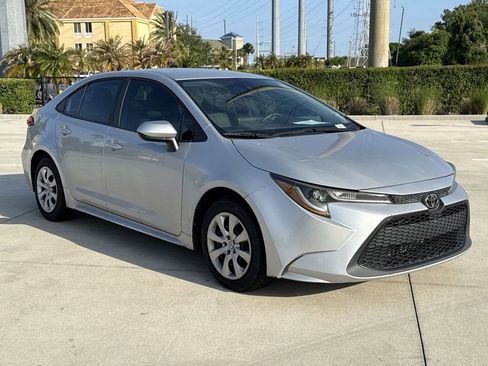 Used 2022 Toyota Corolla LE image 12