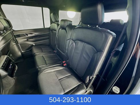 Used 2024 Jeep Wagoneer L Series II RWD image 27
