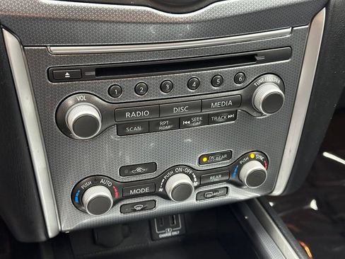 Used 2019 Nissan Pathfinder SL AWD/4WD image 38