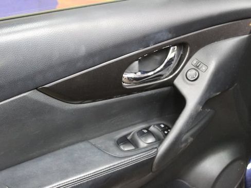 Used 2020 Nissan Rogue SV AWD/4WD image 13