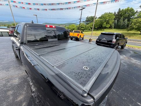 Used 2019 RAM 1500 Classic SLT w/ Black Appearance Group AWD/4WD image 10